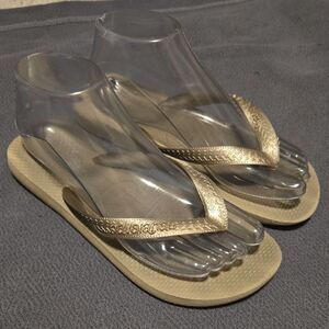 Havaianas Gold Sandals Metallic Finish Size 8